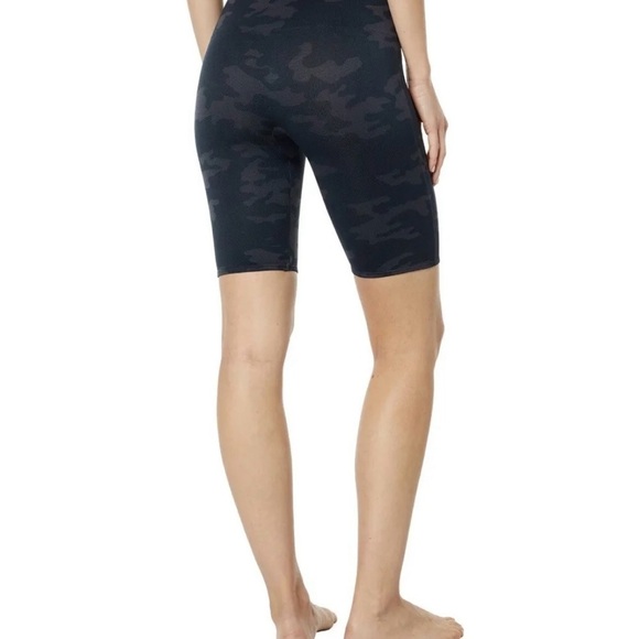 SPANX Women’s Size Medium Camo Printed Seamless Biker Shorts NWT - Picture 8 of 9